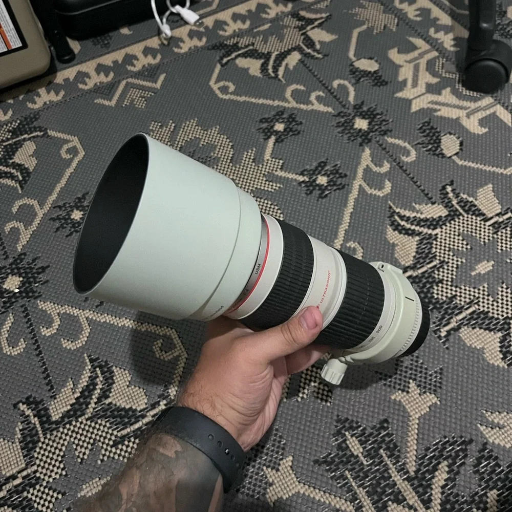 Canon 70-200 F4 L USM with lens hood and tripod mount Only Local Pickup (07055)